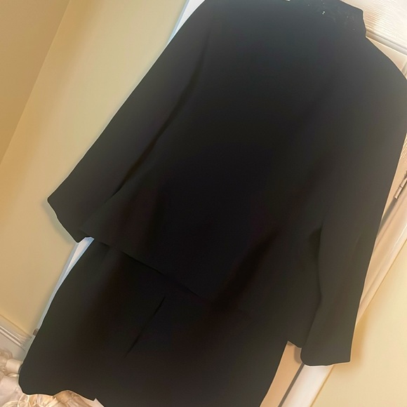 Black skirt suit - Picture 5 of 6